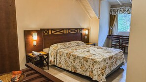 Deluxe kamer, 1 twee- of 2 eenpersoonsbedden | Een bureau, gratis wifi, beddengoed