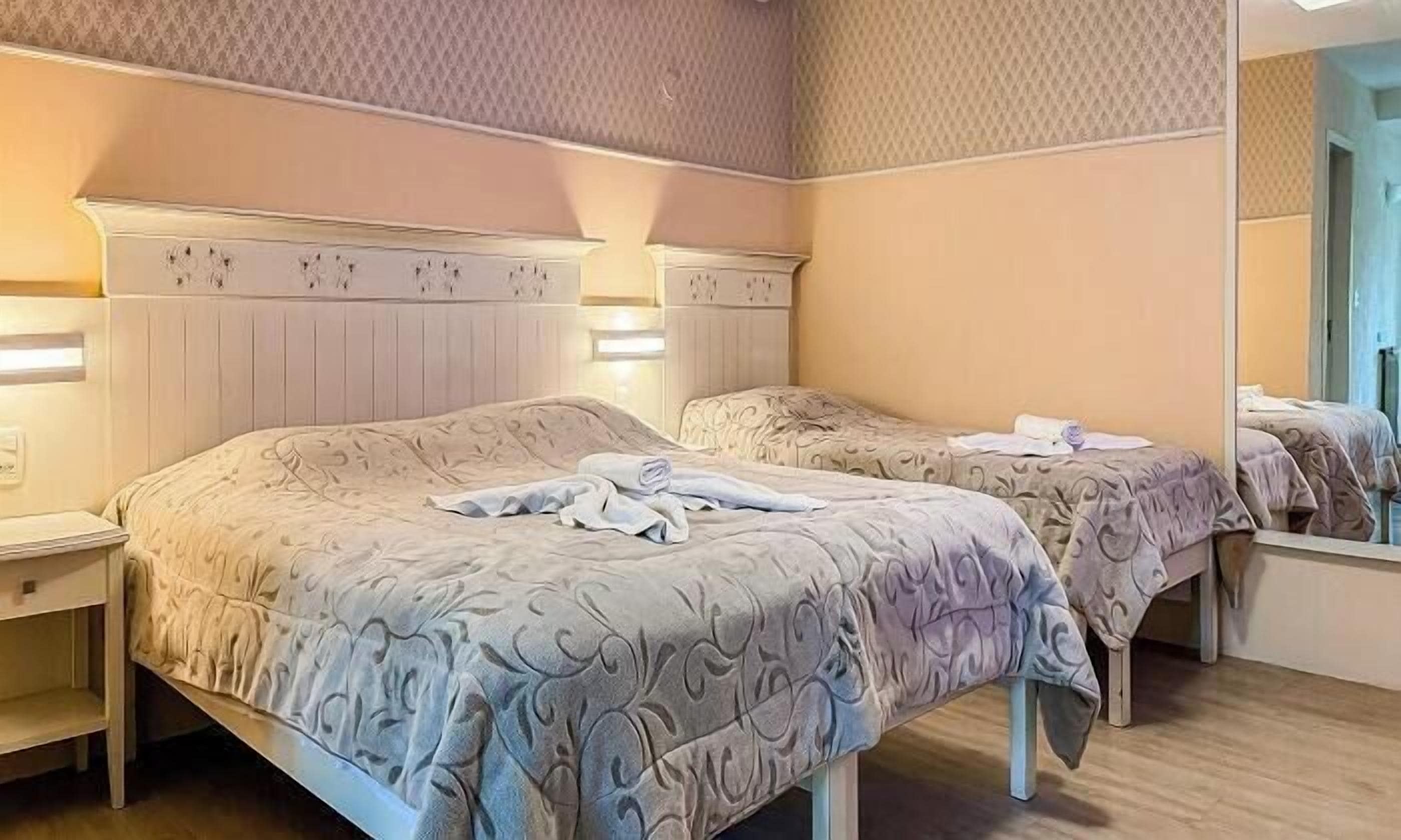 Luxury Double or Twin Room | Desk, free WiFi, bed sheets
