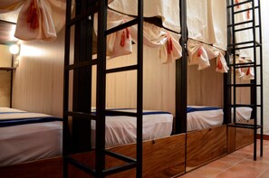 エコノミー 共同ドミトリー 女性限定 専用バスルーム | アイロン / アイロン台、WiFi (無料)