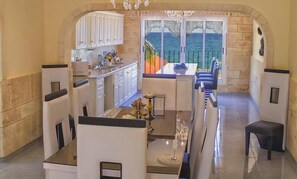 Villa (8 Bedrooms) | Essbereich im Zimmer