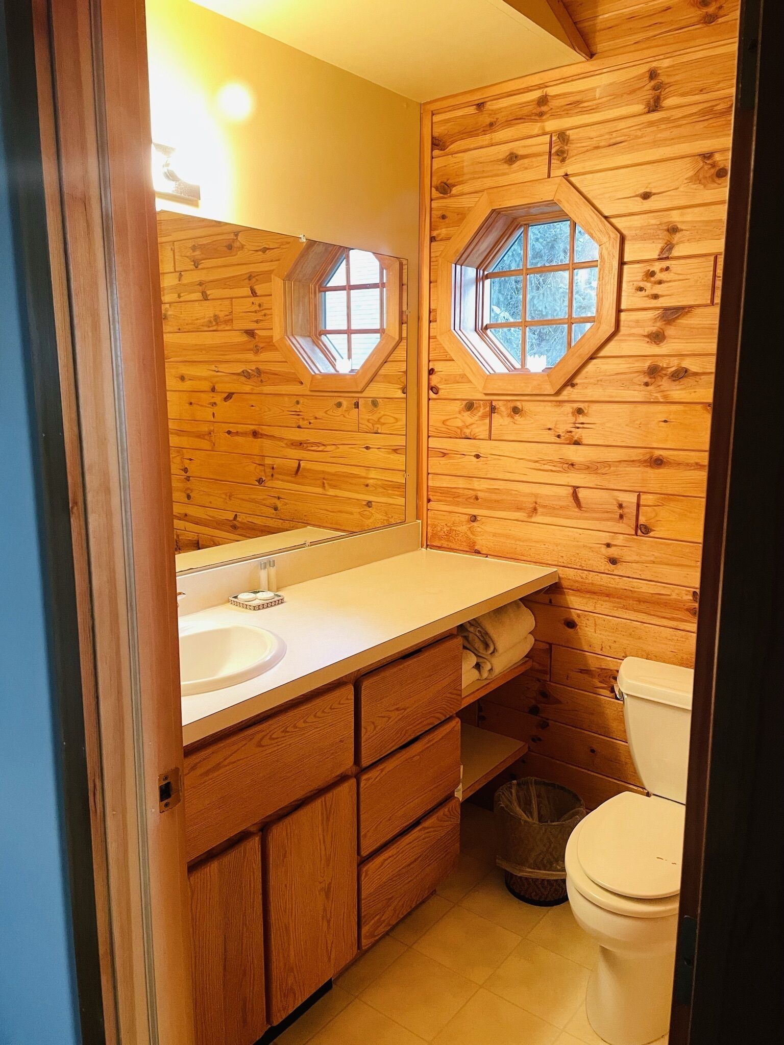 cabin, 2 bedrooms, kitchen, bay view | bathroom | towels, toilet paper