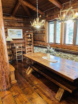 Cabin, 3 Bedrooms, Fireplace | In-room dining