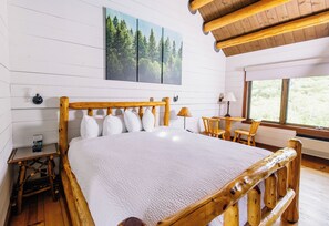 Loftsrom, flere senger (1 King Bed, 1 Queen Bed) | Wi-fi (inkludert) og sengetøy