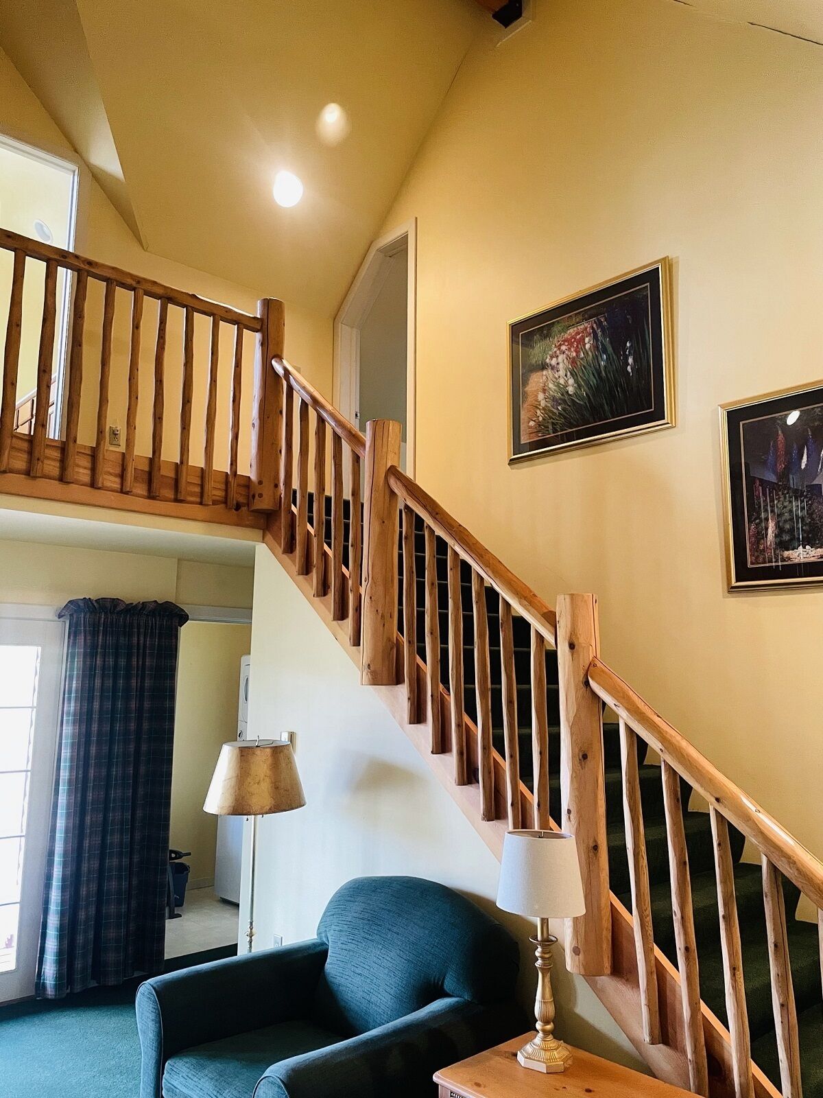 family cabin, 3 bedrooms | living area | 32-inch flat-screen tv with cable channels