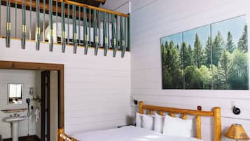 Loft, Multiple Beds (1 King Bed, 1 Queen Bed) | Free WiFi, bed sheets