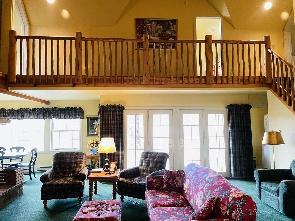 family cabin, 3 bedrooms | living area | 32-inch flat-screen tv with cable channels