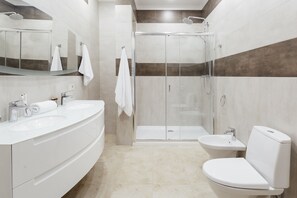 Premium Villa, 4 Bedrooms | Bathroom | Bathrobes, towels, soap, toilet paper