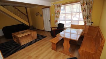 Cottage Standar, 3 kamar tidur | Area keluarga | TV