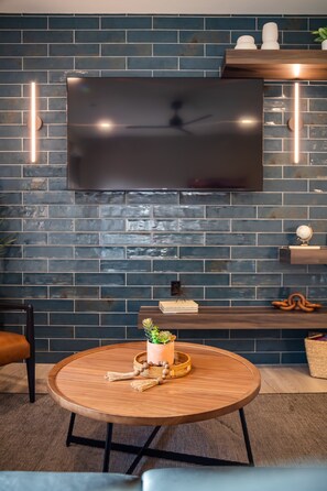LaFave South: Temple of Sinawava | Living area | 65-inch flat-screen TV with digital channels, TV, streaming services