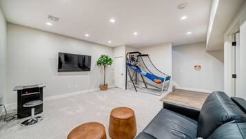 奢華別墅 (at Zion: Angels Landing) | 起居區 | 65-吋平面電視、數位頻道、電視、串流服務