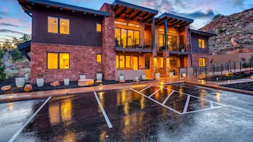 1 bedroom, premium bedding, individually decorated