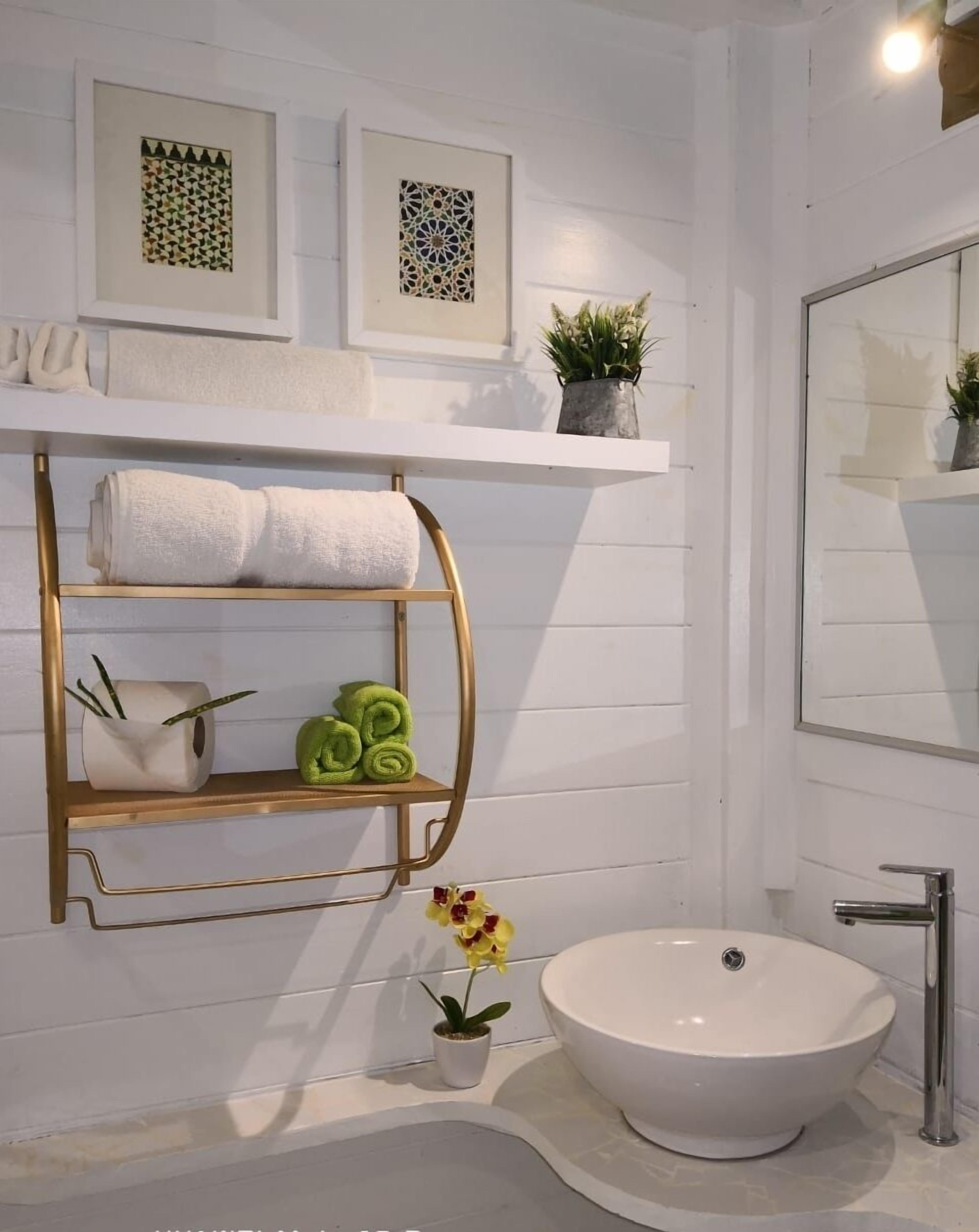 standard villa (cayana) | bathroom | free toiletries, hair dryer, towels, shampoo