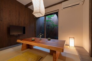 Maison Traditionnelle, 2 chambres, cuisine, vue jardin (Private Machiya Townhouse) | Salle de séjour