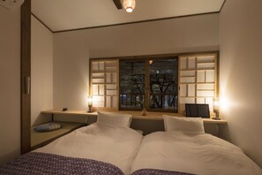 Private Machiya Townhouse (3 Single Beds and 1 Japanse Futon) | 3 bedrooms, in-room safe, individually decorated, individually furnished - Hanagoromo (Kyoto)