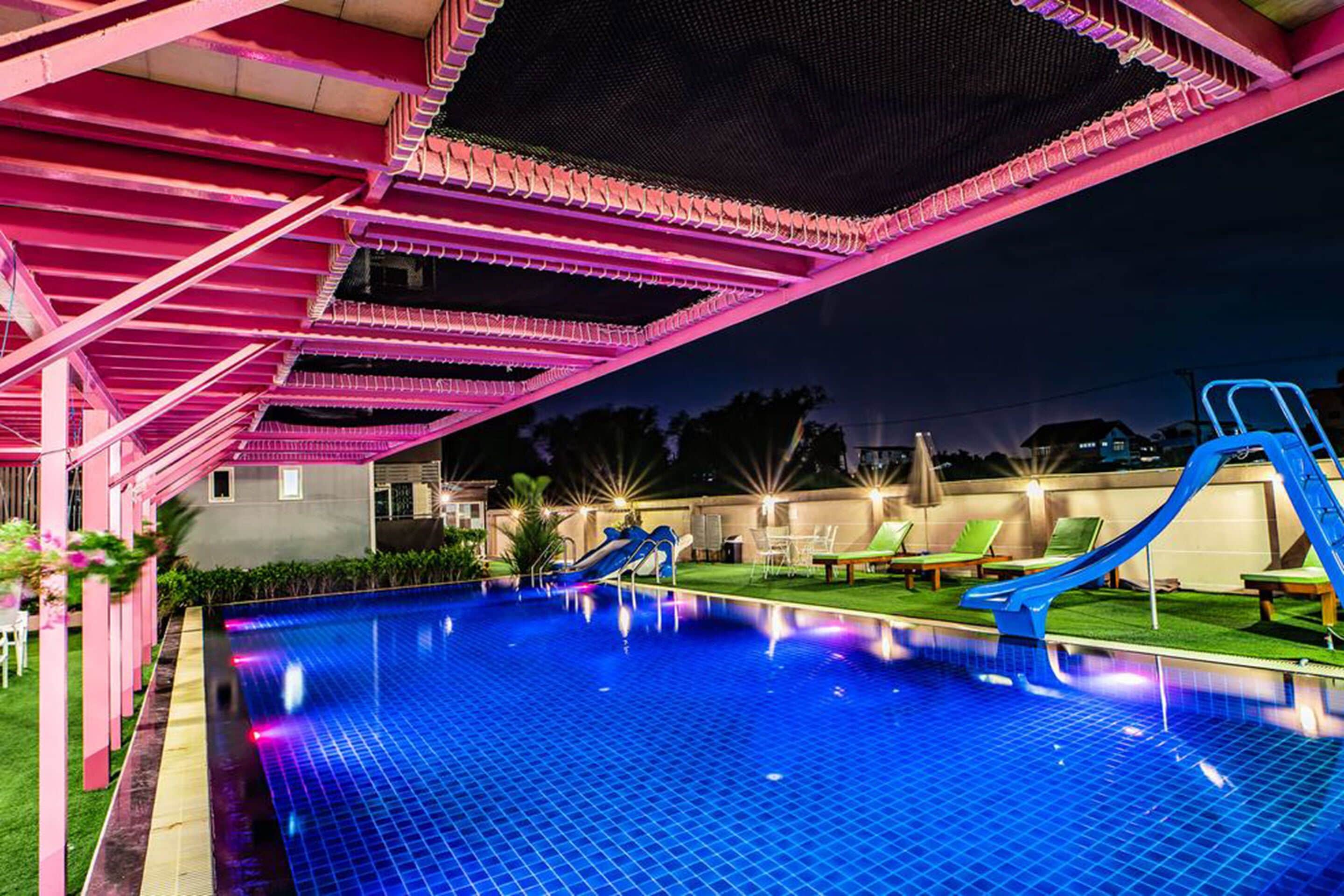 Outdoor pool, sun loungers