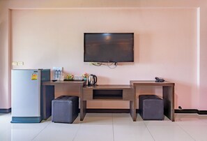 Living area - Gold Airport Suites (Bangkok)