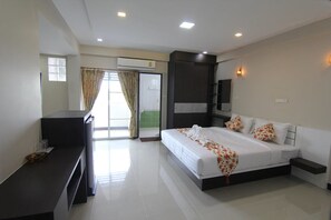 Deluxe Double Room, Pool View