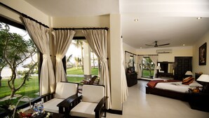 Villa Beach Front - 3 bedrooms - Golden Peak Resort & Spa Phan Thiet (Tien Thanh)