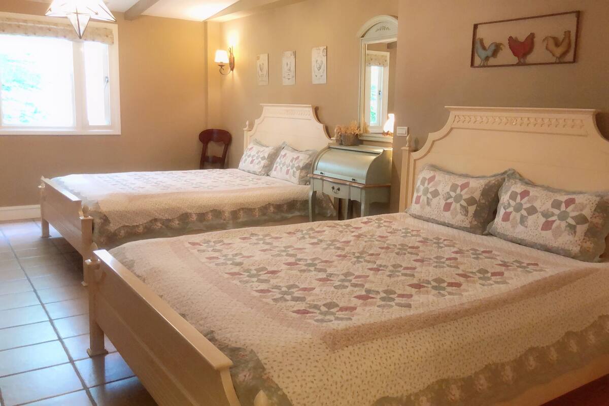 Premium bedding, desk, soundproofing, free WiFi