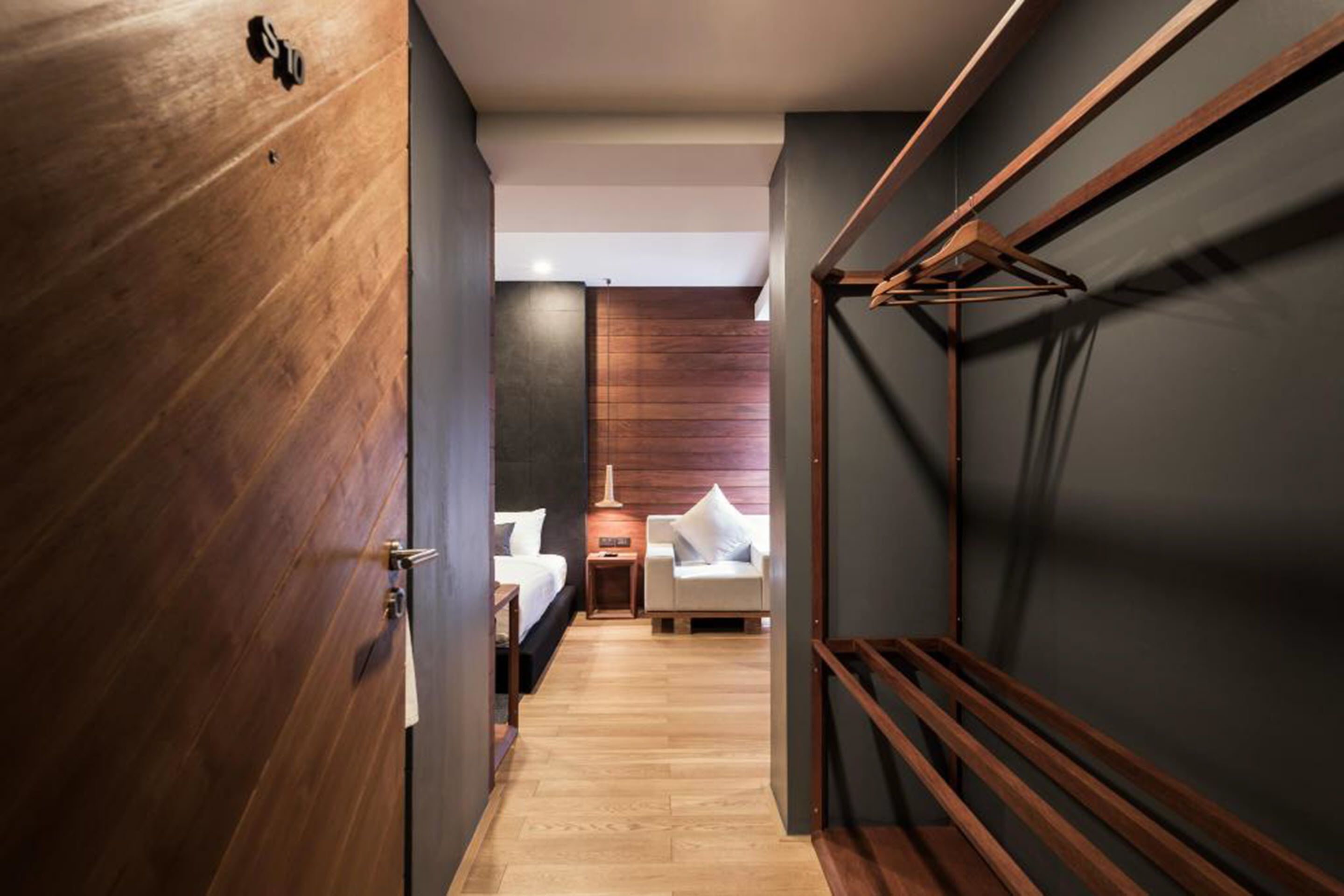 the habita classic grand | minibar, desk, free wifi