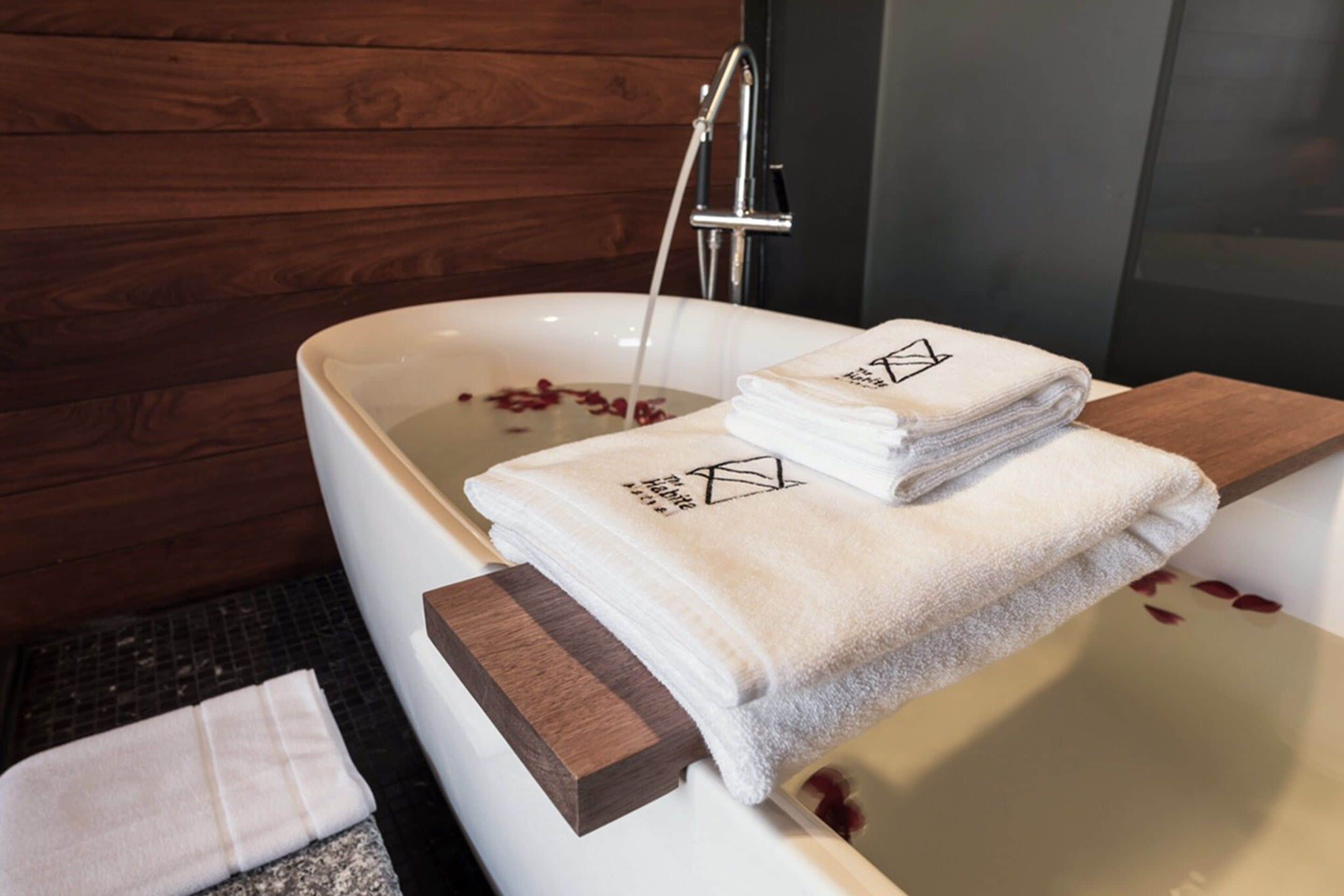 the habita suite | jetted bathtub