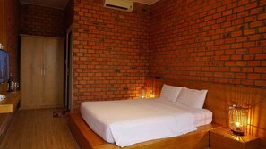 In-room safe, desk, soundproofing, free WiFi