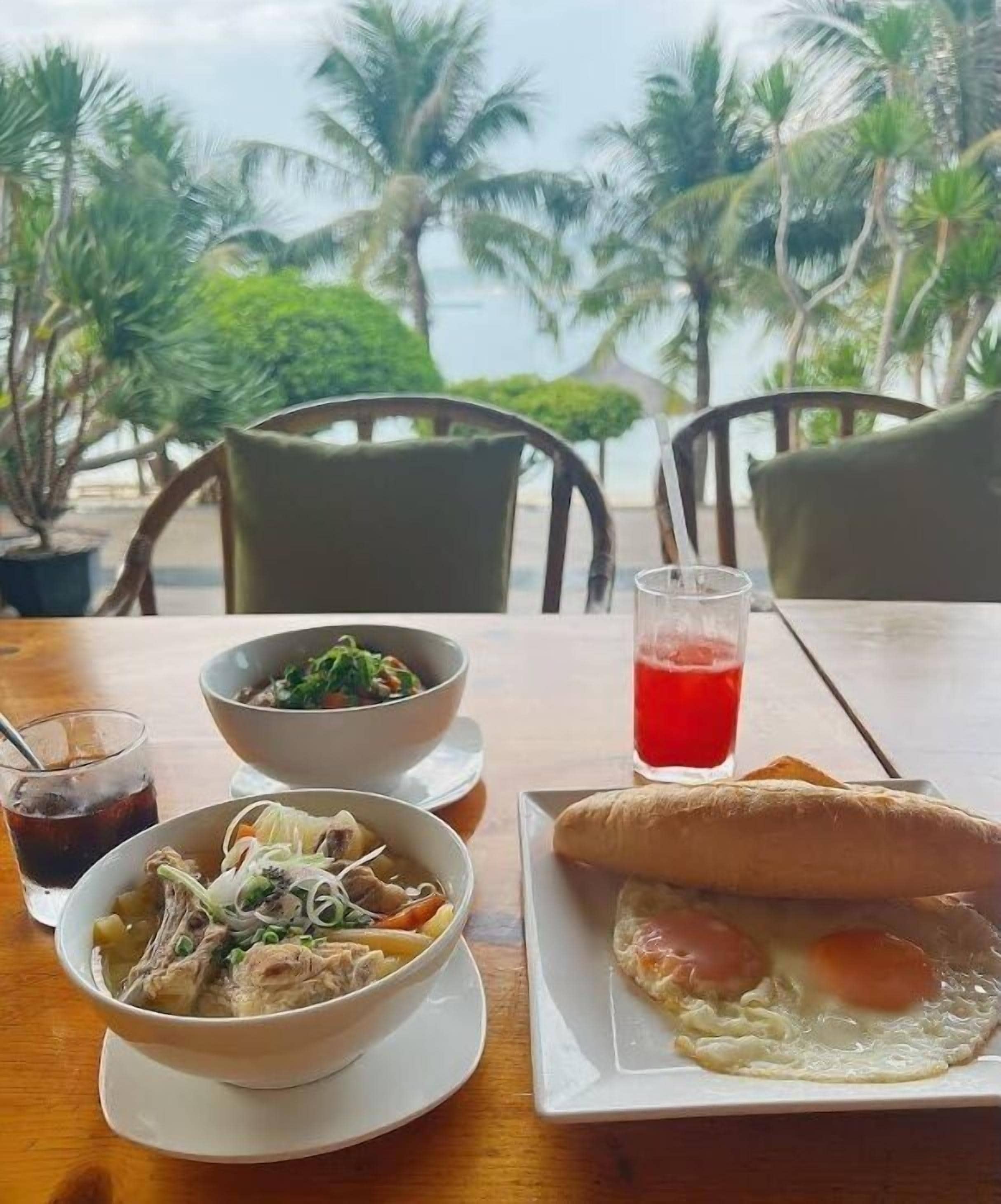 Free daily full breakfast 