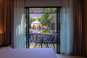 Deluxe Room Pool Access | โต๊ะทำงาน, เตียงเสริม/เปล, Wi-Fi ฟรี, ผ้าปูที่นอน