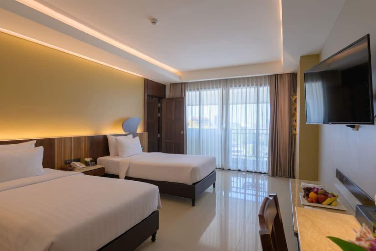 Deluxe Room | Desk, rollaway beds, free WiFi, bed sheets