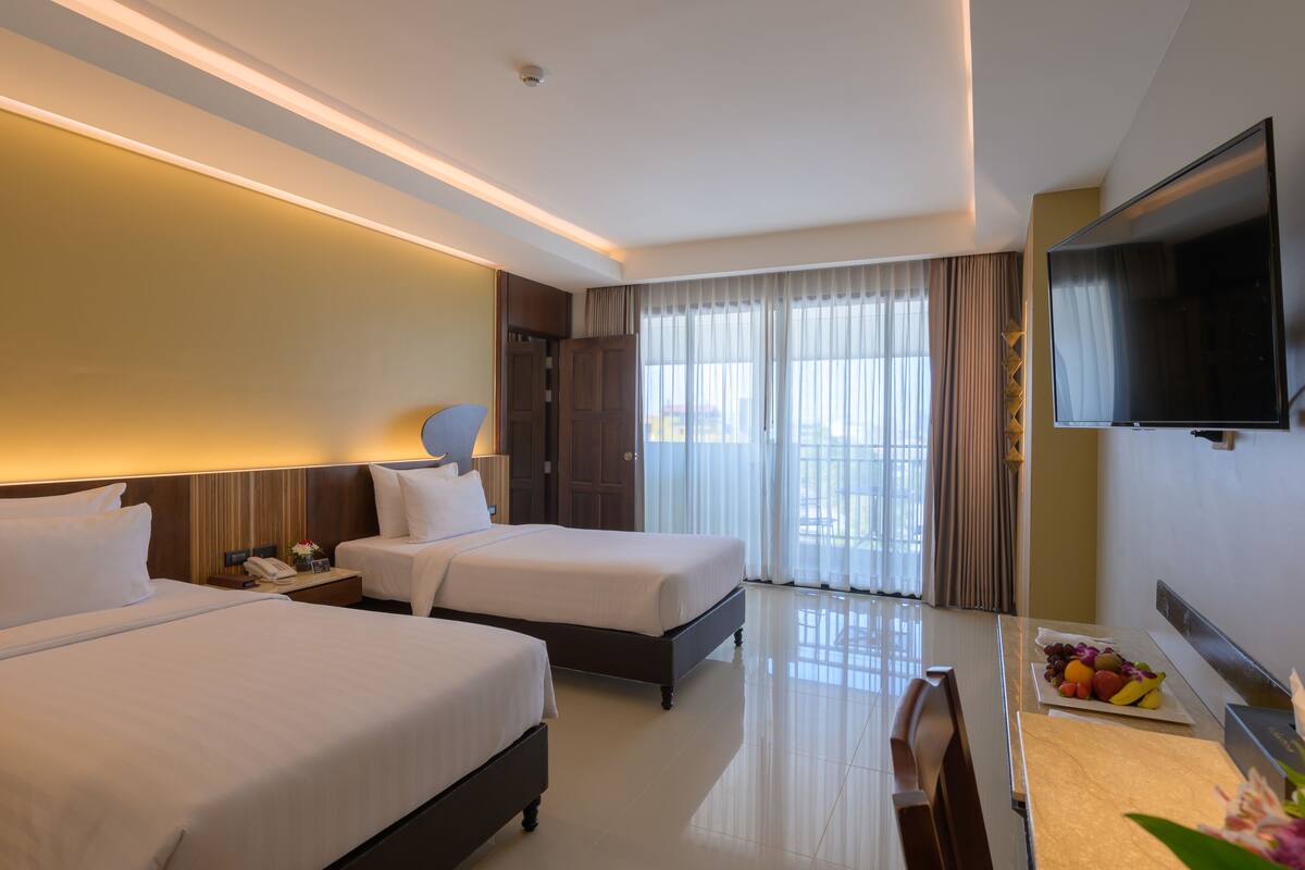 Deluxe Twin Room | Desk, rollaway beds (surcharge), WiFi (free), alarm clocks