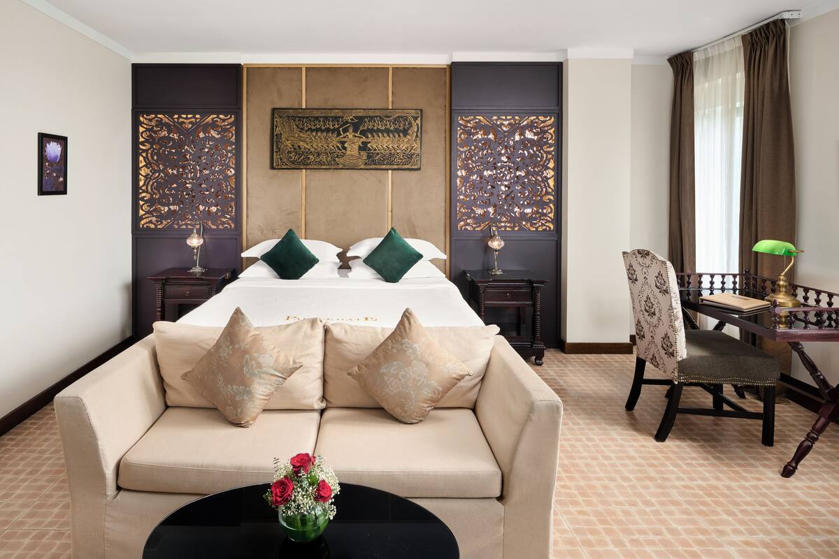 Egyptian cotton sheets, premium bedding, memory foam beds, minibar