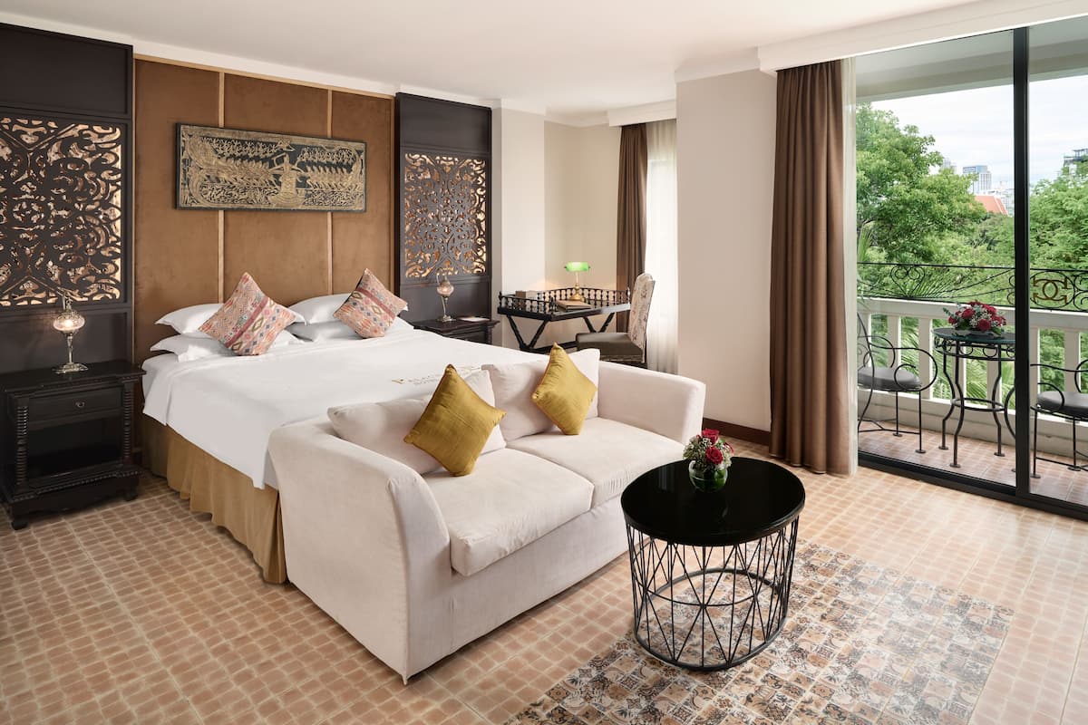 1 bedroom, egyptian cotton sheets, premium bedding, memory-foam beds