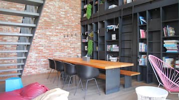 Ropa de cama de alta calidad, cubrecamas y cortinas blackout