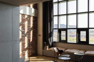 Ropa de cama de alta calidad, cubrecamas y cortinas blackout 