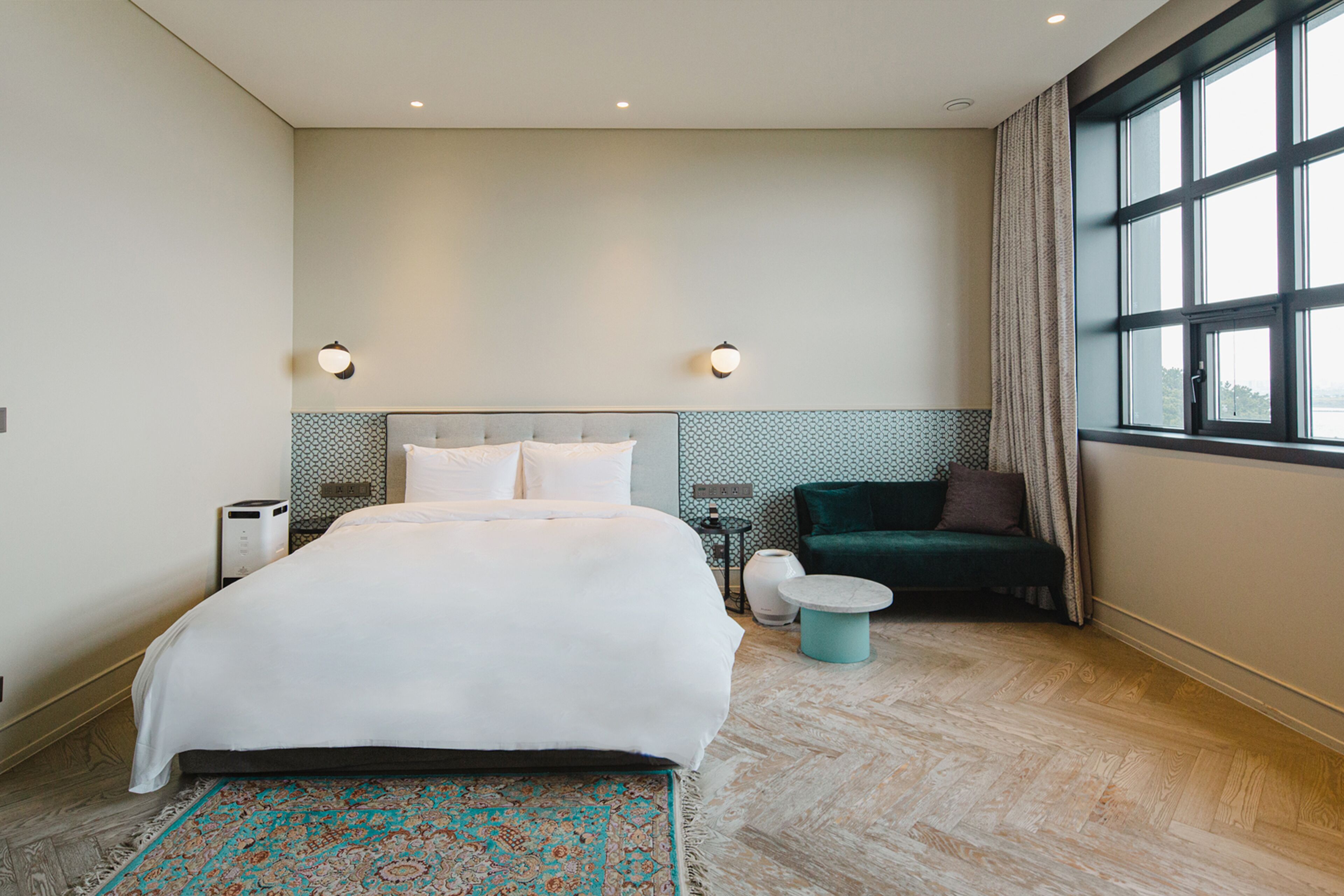 Ylelliset vuodevaatteet, untuvapeitot, pimennysverhot, ilmainen Wi-Fi