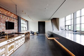 Penthouse | Premium bedding, down comforters, blackout drapes, free WiFi - Playce Camp Jeju (Seogwipo)