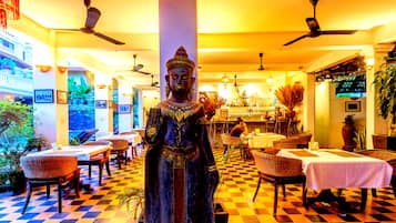 2 restaurantes, café da manhã, culinária do Camboja