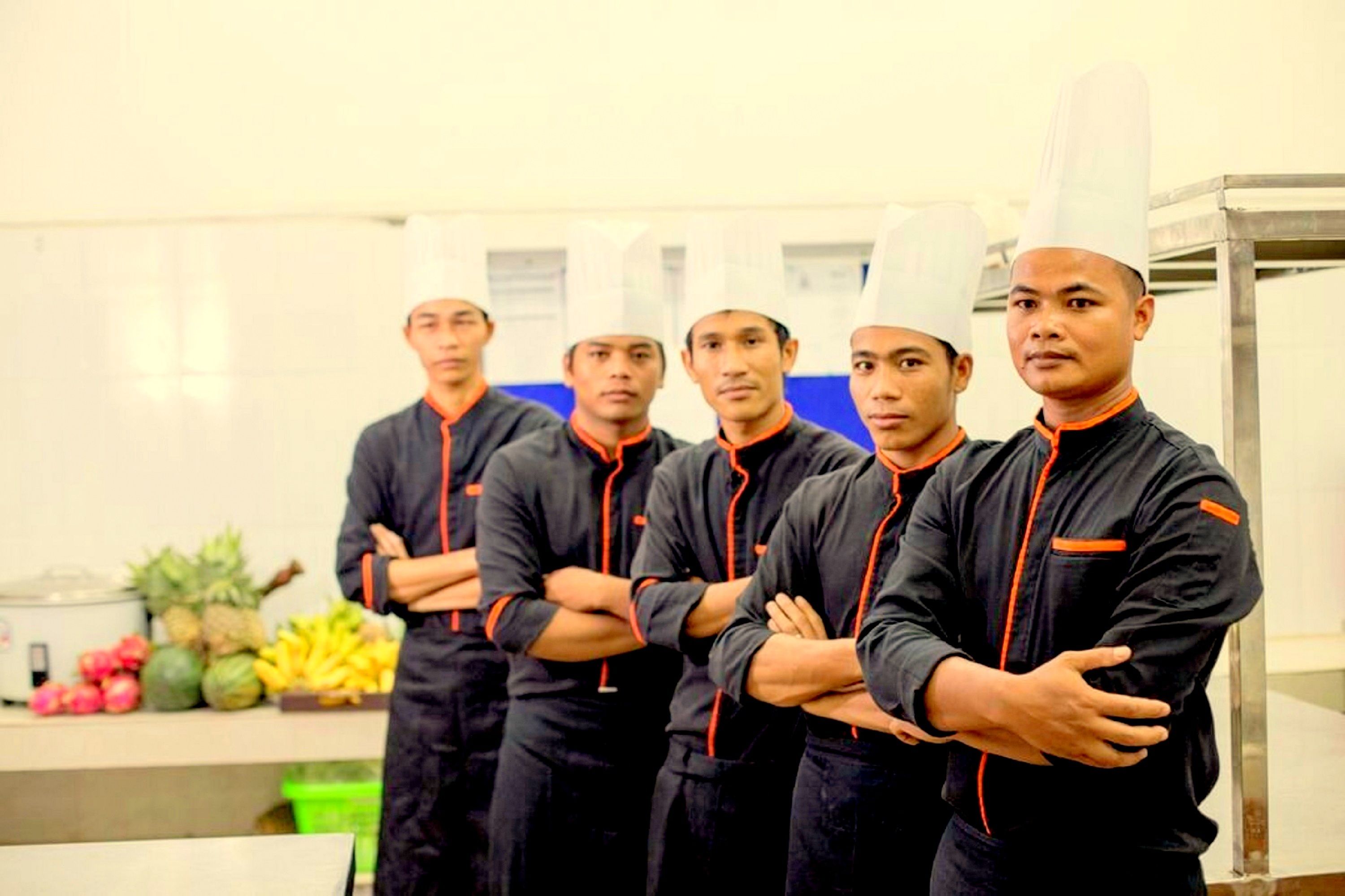 2 bars/lounges, 2 poolside bars