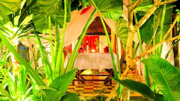 2 restaurants, breakfast, lunch, dinner served; Cambodian cuisine