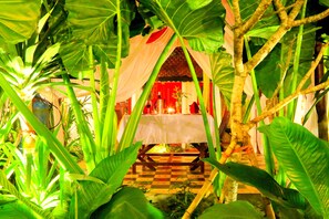 2 间餐厅，供应早餐、午餐和晚餐，柬埔寨菜