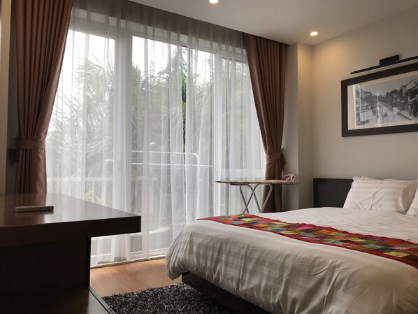 Minibar, desk, blackout drapes, free WiFi - Anh Tri Flower Apartment (Hanoi)