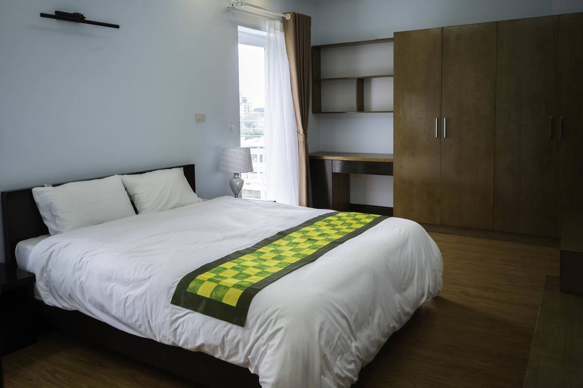 Apartment, 3 Bedrooms | Minibar, desk, blackout drapes, WiFi (free)