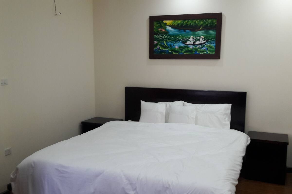 Minibar, desk, blackout drapes, WiFi (free)