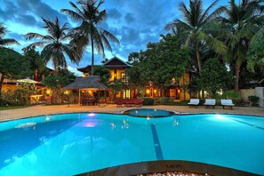 Outdoor pool - Suryavara Residence Hotel (Siem Reap)