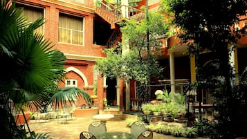 Cour