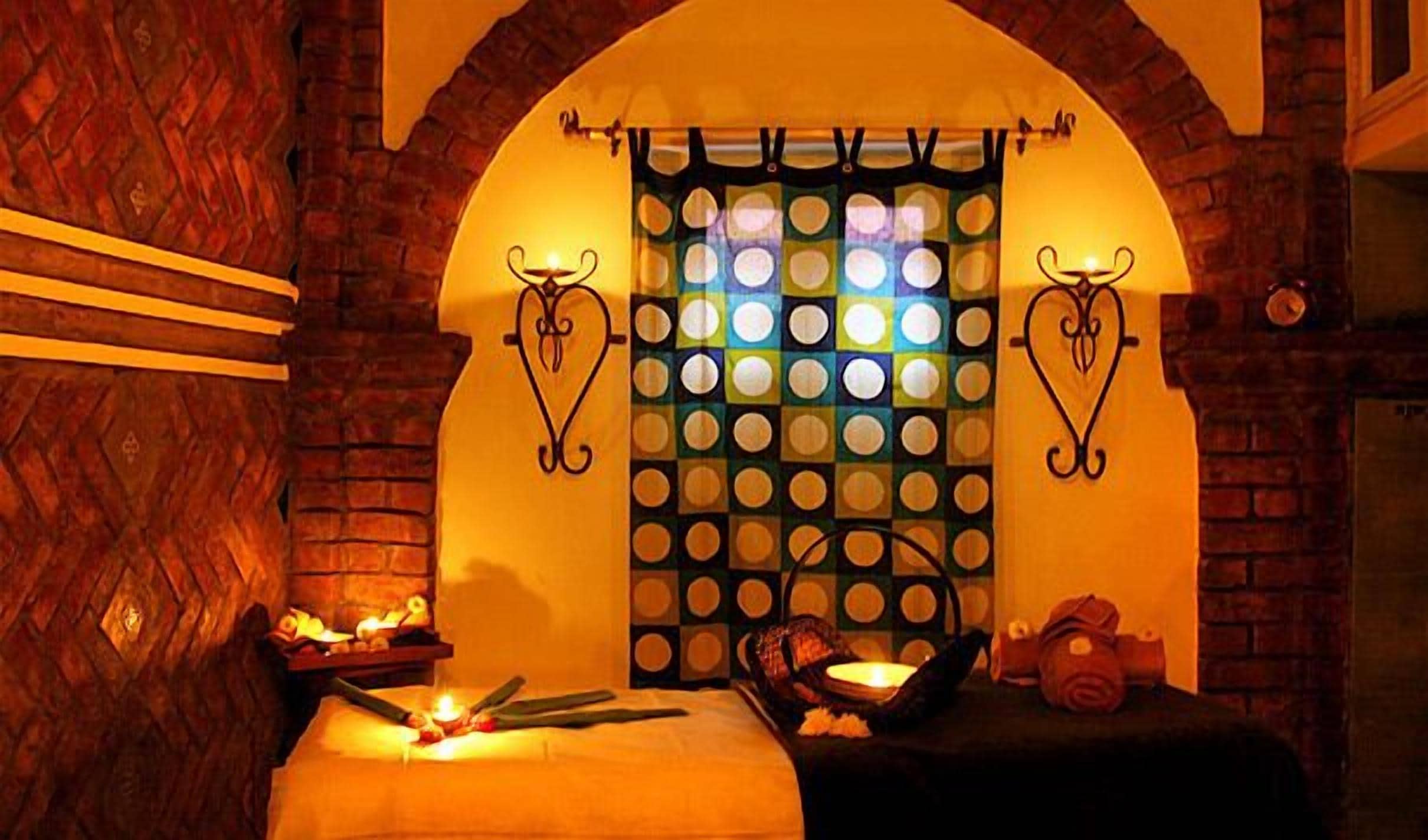 Sauna, hot tub, body treatments, hydrotherapy, aromatherapy