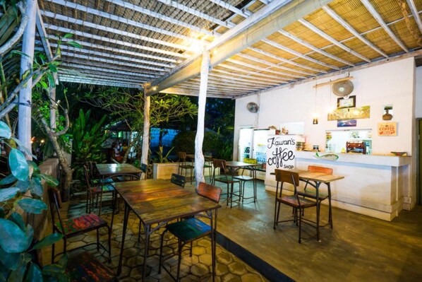 Khu ẩm thực ngoài trời