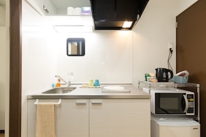 Tomiya 201 | Private kitchenette | Fridge, microwave - TOMIYA (Osaka)