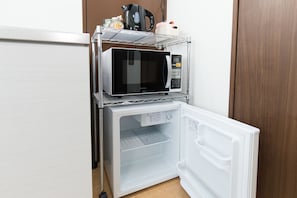 Tomiya 502 | Private kitchenette | Fridge, microwave