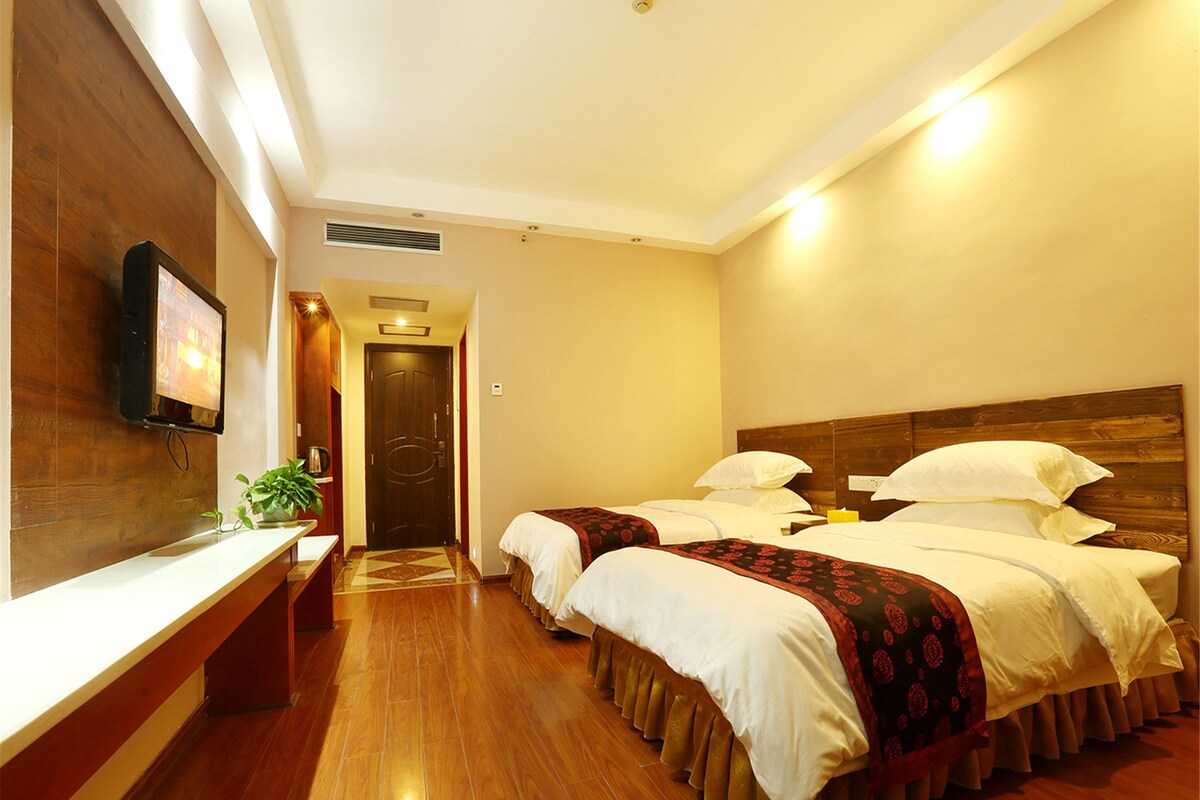 Apartamento conforto | Cofres nos quartos, escrivaninha, cortinas blackout, Wi-Fi de cortesia